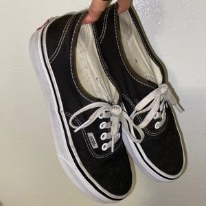 Black and white Authentic VANS (W7.5/M6)
